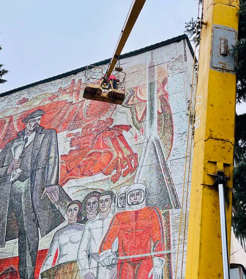 В Пензе взялись за восстановление мозаичного панно на ул. Карпинского