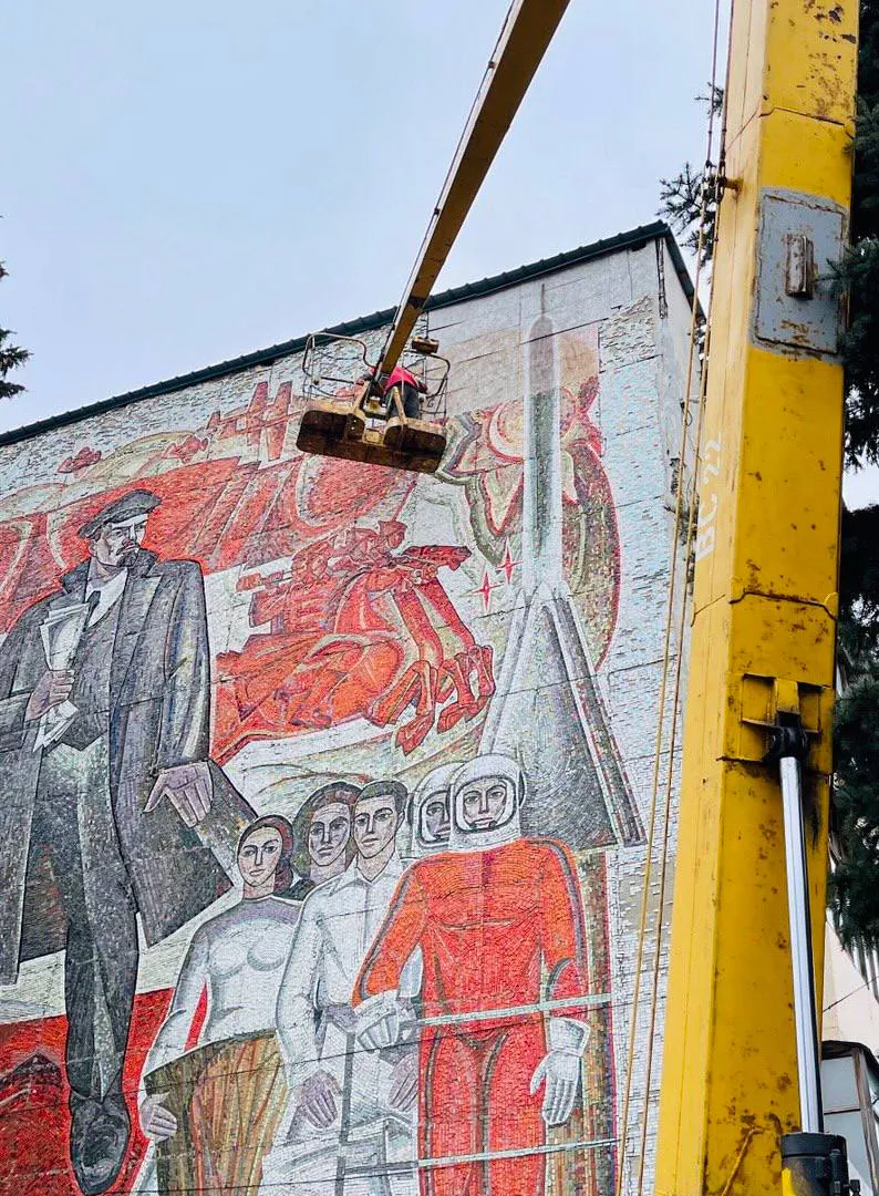 В Пензе взялись за восстановление мозаичного панно на ул. Карпинского