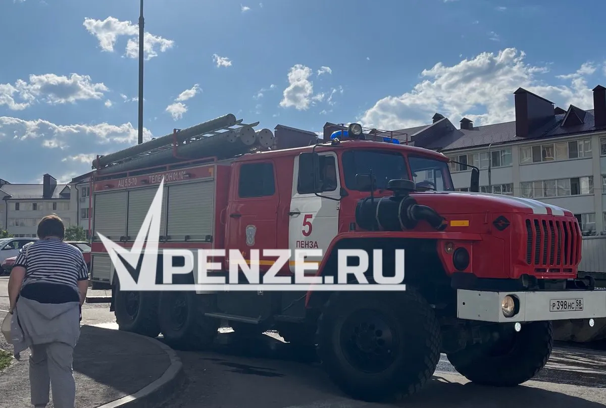 В центре Пензы загорелся автомобиль BMW