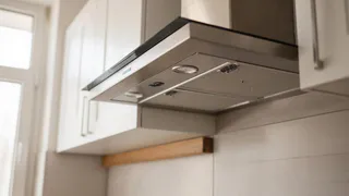 Вот почему умные хозяева уже убрали с кухни вытяжку – существует гораздо более удобный вариант