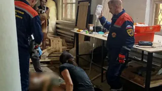 Двух владимирских рабочих спасли из-под упавшего на них станка