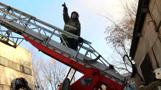 МЧС подготовило фоторепортаж с места тушения завода по производству уайт-спирита