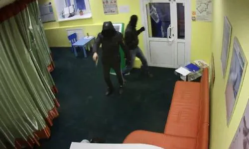 Задержали: полиция Казани поймала двоих грабителей банка, укравших 420 тысяч рублей