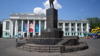 Памятник Ленину в  Брянске отремонтируют за 12 миллионов рублей