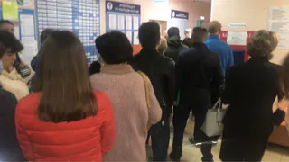 Битва за талоны: рязанка пожаловалась на очередь в детской поликлинике №3, фото