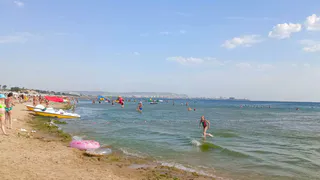 Поголовно возвращаются: туристы массово бегут с курорта - бактерии в воде вызывают холеру