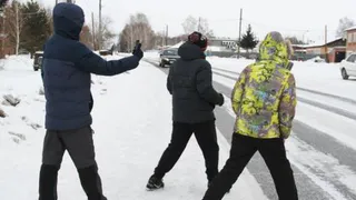 Дети играют в смертельную игру «Беги или умри»