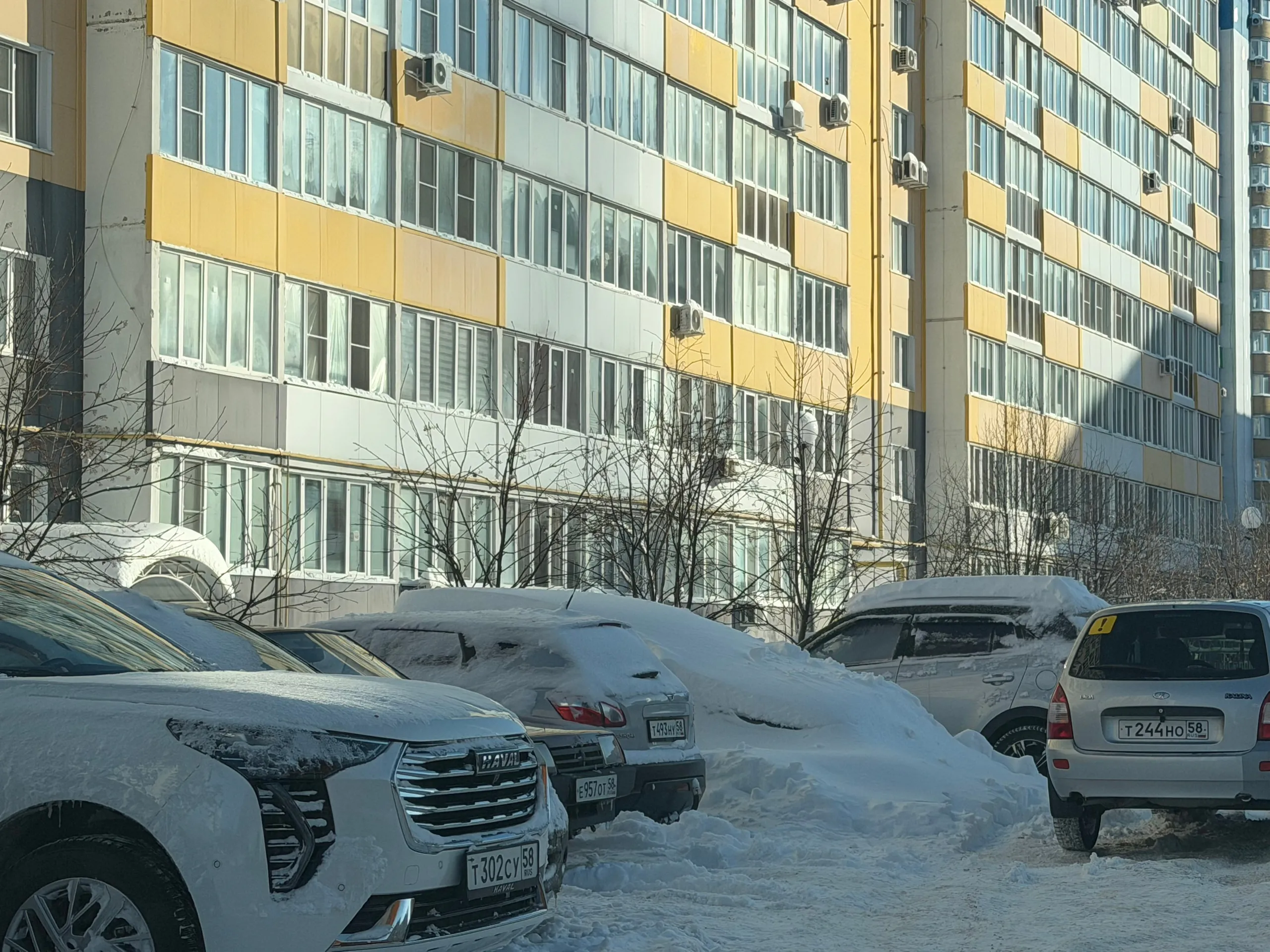 «Их только парковка не устроила?»: рейд в рязанских дворах вызвал волну споров