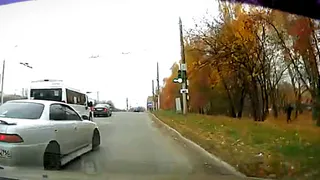 «Хотел, но передумал», - автохам на Toyota едва не устроил ДТП