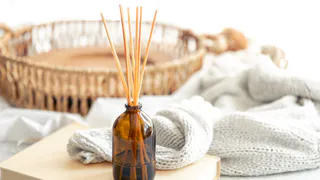 Забудьте про магазинные освежители: несколько капель в воду — и в доме пахнет свежестью