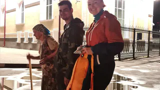 Ходила по городу с букетиком цветов:  волонтеры рассказали историю спасения 81-летней пенсионерки из Рязани