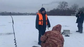 Двум заплутавшим рыбакам на Сурском водохранилище оказали помощь