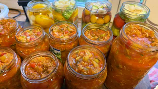 Готовлю идеальное лечо всего за 20 минут: получается густой соус из помидоров и перца, который хранится прямо в квартире