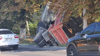 В Канищево 26 августа перевернулся грузовой автомобиль