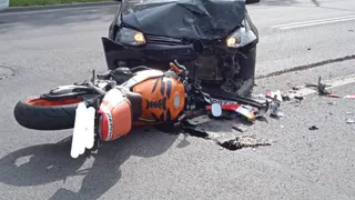 В Чебоксарах мотоциклист пострадал при столкновении с легковым автомобилем