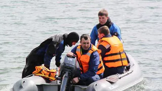 На Каме баржа наехала на лодку с рыбаком