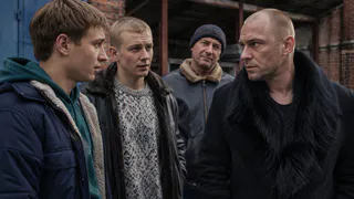 «Бандит Скотина получился очень харизматичным»: зрители досмотрели все 8 серий «Нам кранты» — и объяснили, почему это крепкие 7 из 10