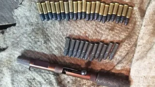 В Рязани 27-летний мужчина хранил в гараже самодельный огнестрел и боеприпасы