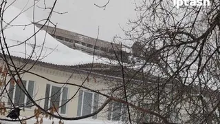 В детской поликлинике в Казани обвалилась крыша, отремонтированная 7 лет назад