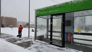 Мэр благодарит коммунальщиков, а жители Нижнекамска не могут пройти по тротуарам