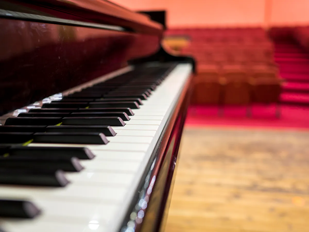 Часть имущества экс-владельца ЧЭМК выставили на торги