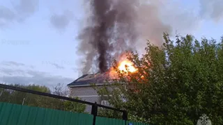 Ночной пожар охватил 225 квадратных метров жилья в Александровском районе
