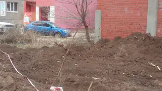 Народное фото: в Кальном провели "раскопки", после которых во дворе грязно