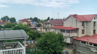 "Одинокая бабушка в деревне пригласила в свой дом": россиянин раскрыл правду о гостеприимстве в Абхазии