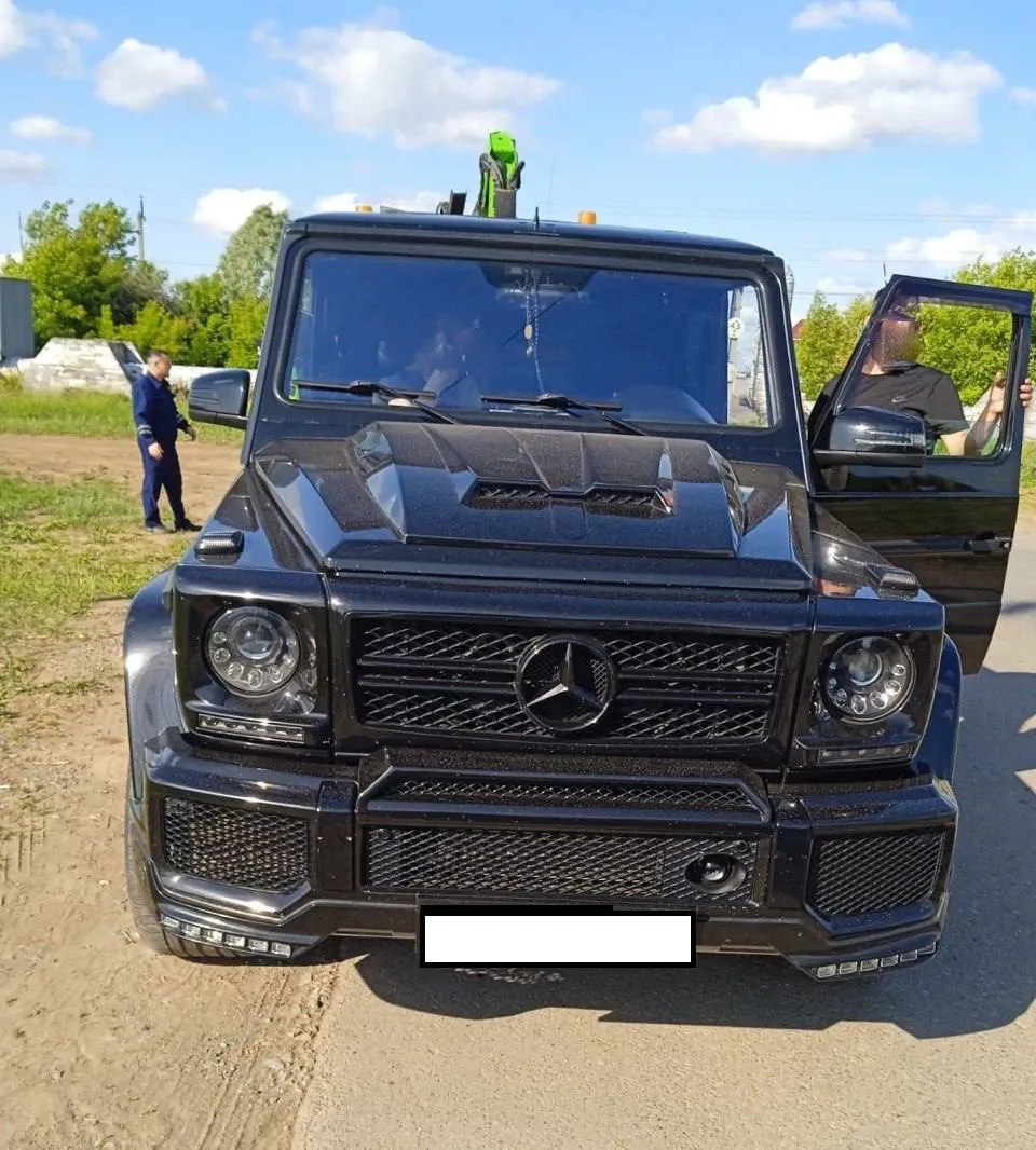 В Нижнекамске судебные приставы арестовали Mercedes-Benz G500