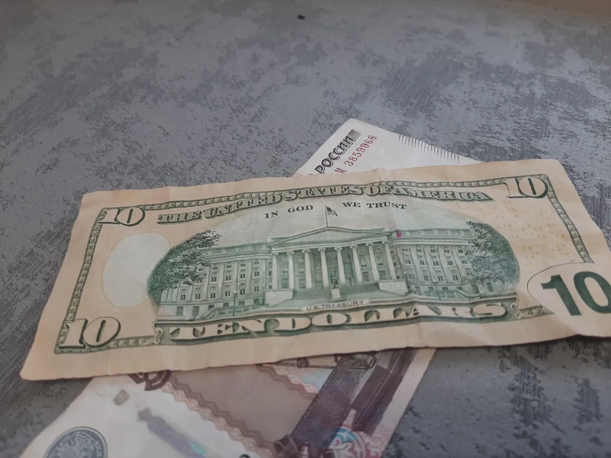 У двоих нижнекамцев отняли 50 тысяч долларов в Йошкар-Оле