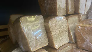 Сплошная химия вместо муки: в Роскачестве рассказали, какой хлеб нельзя покупать 