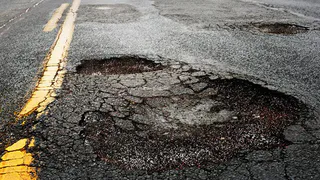 Жители Рязани хотят спросить Малкова о дорогах и экологии