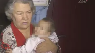 В Татарстане годовалую девочку нашли в подъезде на коврике