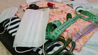 Что делать, если в аптеке раскупили все маски: “ПРО Город” публикует простой мастер-класс для рукодельниц