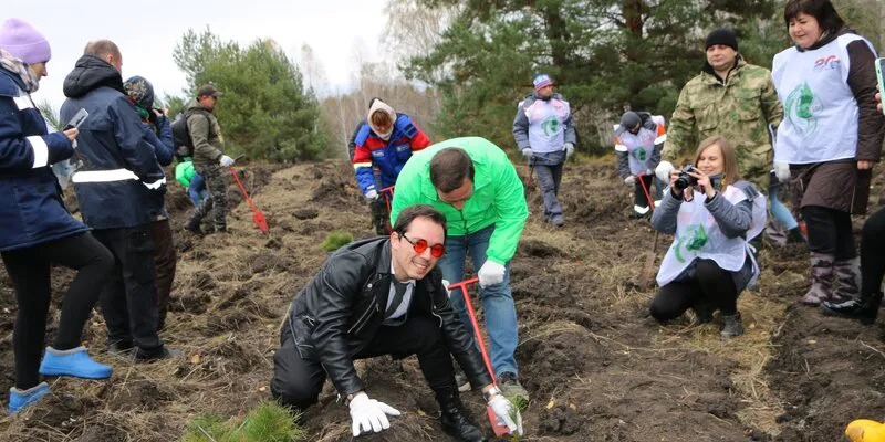 Родион Газманов принял участие в высадке деревьев в Пензенской области
