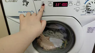 Только несмышленые хозяйки выбирают стирку при 40 градусах - самый бесполезный режим, который уничтожает белье