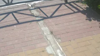 Замуровали, демоны: на Первомайском проспекте ливневой сток заделали бетоном