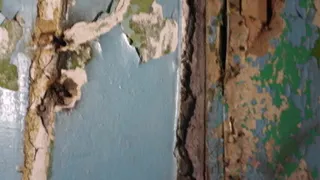 В стиле лофт: нижнекамка показала, в каком состоянии находится подъезд в ее доме