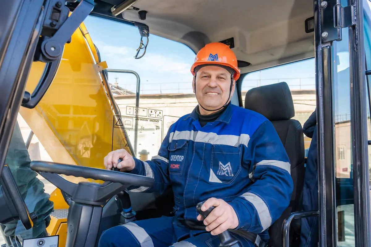 Машинист экскаватора из Магнитогорска получил медаль от Путина за трудовые заслуги