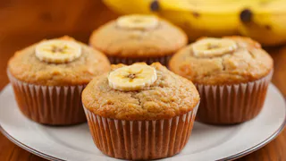 Рецепт нежных банановых маффинов из переспелых фруктов— ароматный десерт с глубоким вкусом