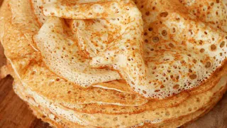 Гости пальчики оближут: легкий рецепт тонких старорусских блинов на Масленицу