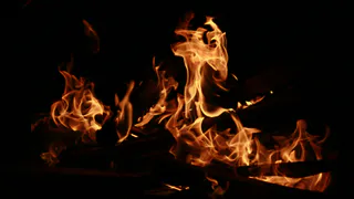 Ночью сгорело административное здание на улице Солнечной