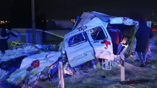 В Башкирии скорая на железнодорожном переезде столкнулась с тепловозом, пациентка погибла