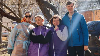 Студенты и волонтёры провели уборку на территории Центральной поликлиники Владимира