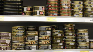 С прилавков в срочном порядке убирают консервы с червями: в черном списке оказалась и «Пятерочка»