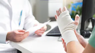 Гололед становится причиной обращения в больницу полсотни нижнекамцев ежедневно