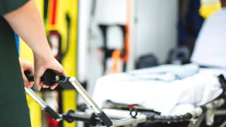 Во Владимире утром грузовик врезался в машину скорой помощи