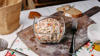 Вместо «Оливье» и «Мимозы» готовим всего за 5 минут салат «Валерия»: очень вкусно и без ущерба для семейного кошелька