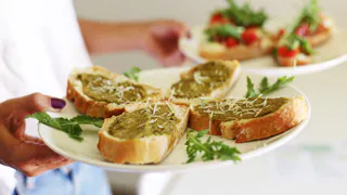 Нужна одна банка сайры — и вкуснейшая намазка готова: лучше даже дорогой красной икры