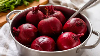 Перестала варить свеклу на салаты: друг шеф-повар научил готовить свеклу вкуснее и проще, как они у себя в ресторане делают